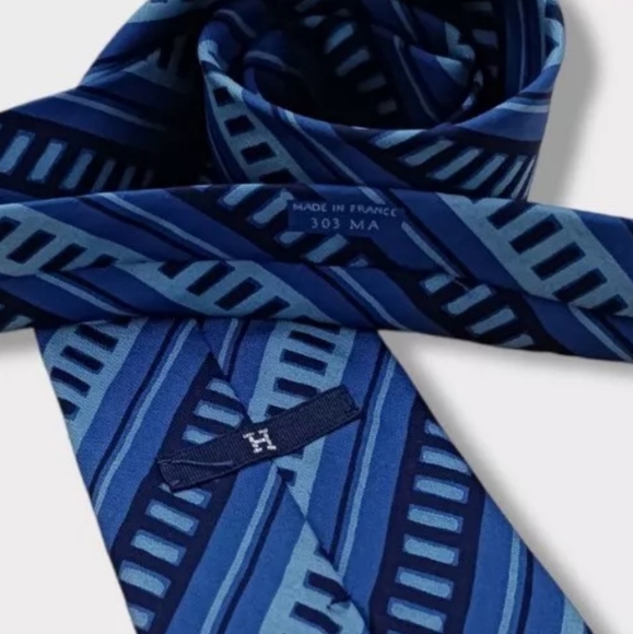 HERMÈS VINTAGE 303 MA RARE Blue Striped Geometric Silk LUXURY Tie FRANCE - Picture 3 of 4